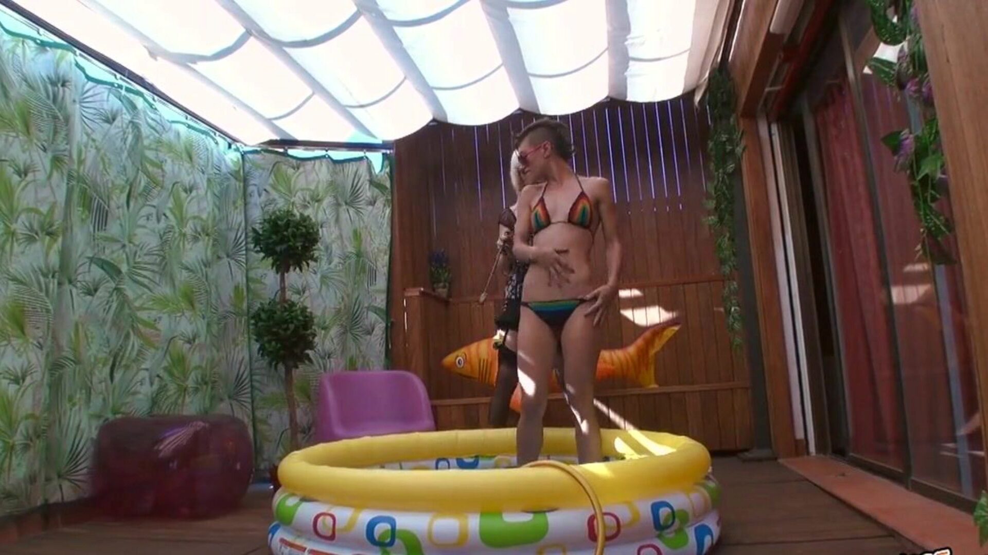 fetiche verano en la piscina