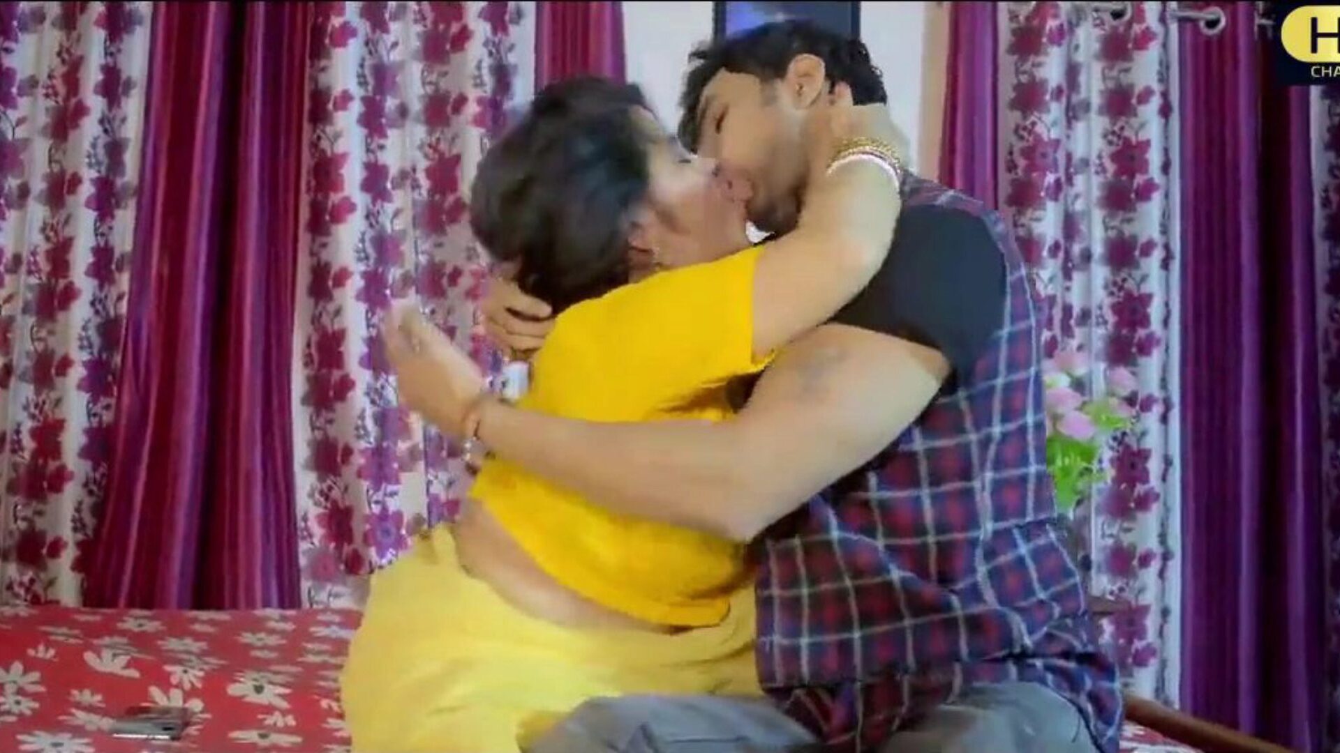 soția indiană și dever aceasta este scena filmului indian proaspăt căsătorită soția și dever cocoș vidios uita-te la acest videoclip total