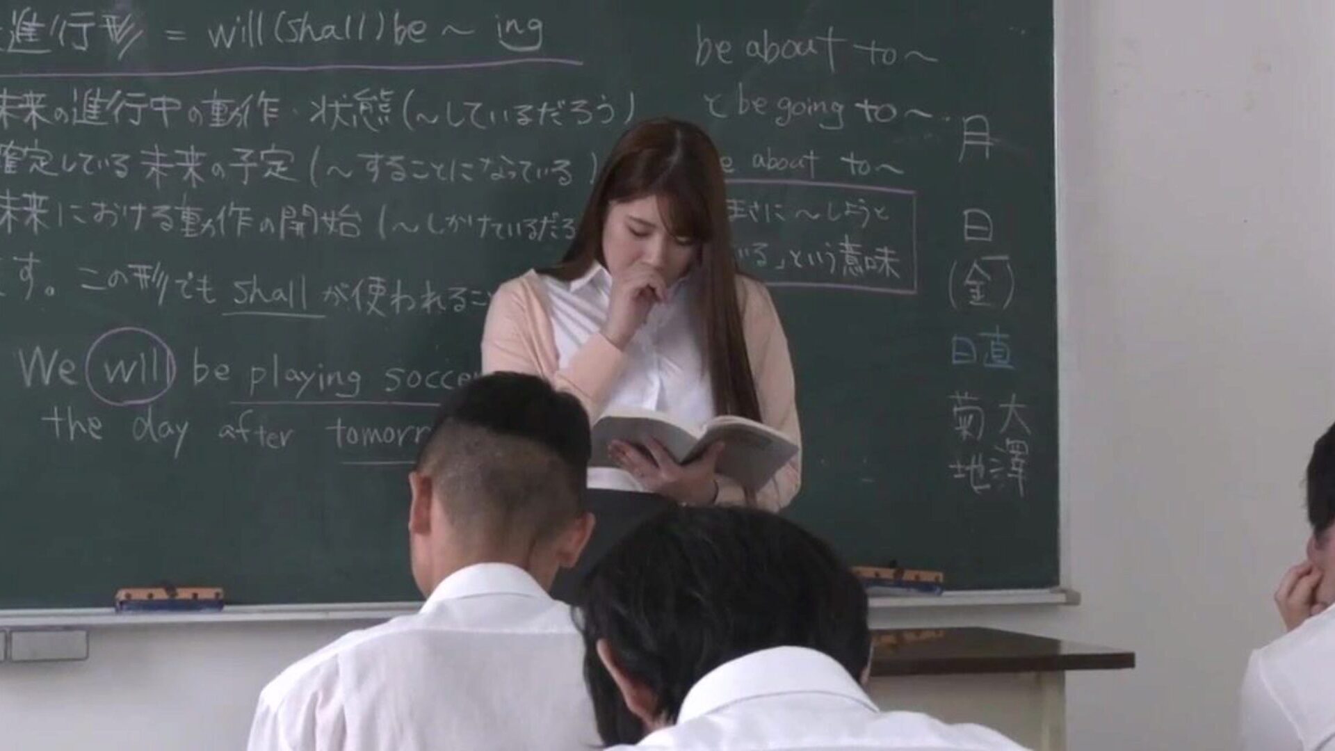 Chitose Yura, a Married Woman Teacher Who Gets Wet 10 Times In A Cum Class