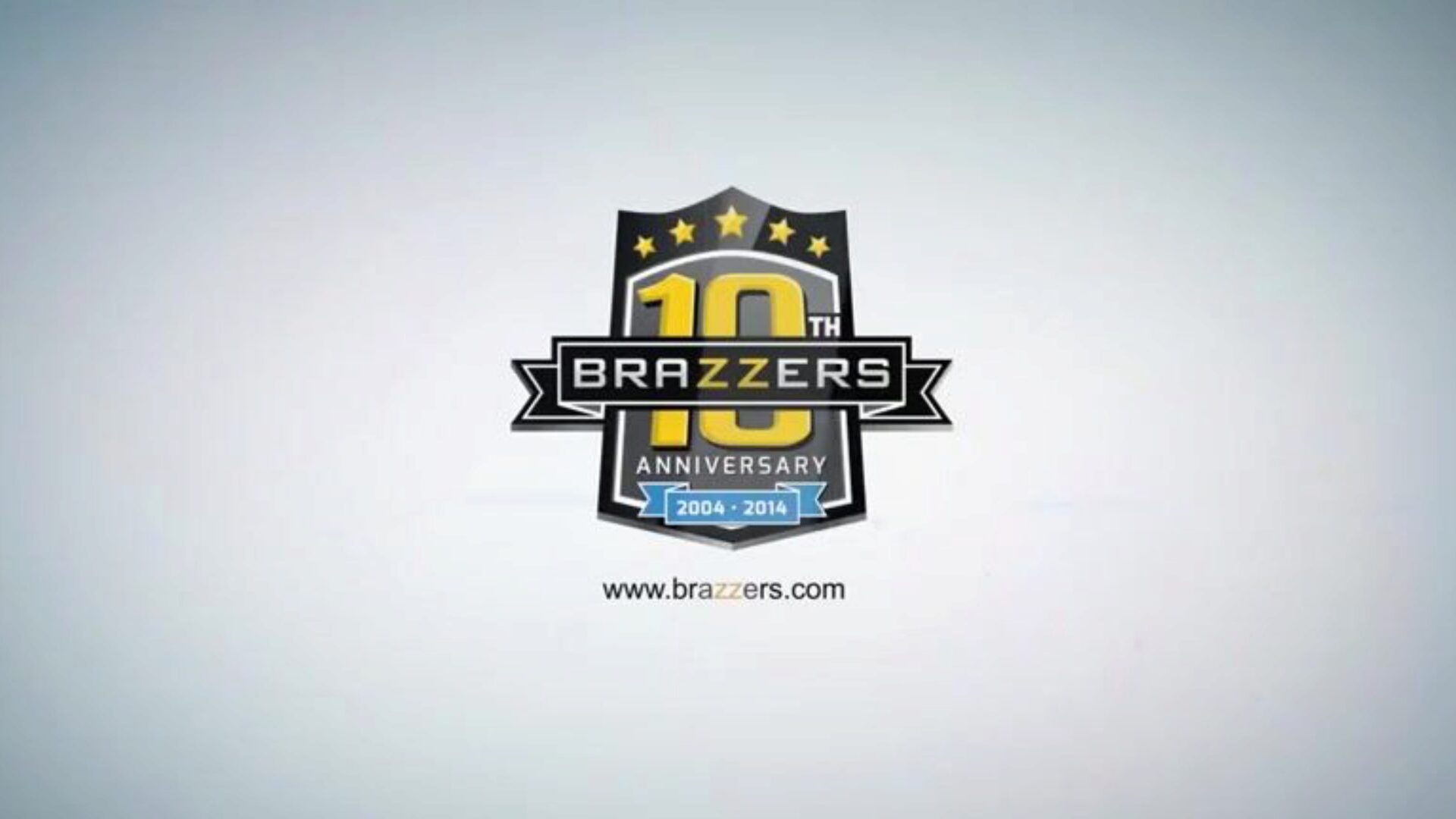 brazzers - mamei lui ii place sa pulverizeze Leigh Darby fucks sonnies friends