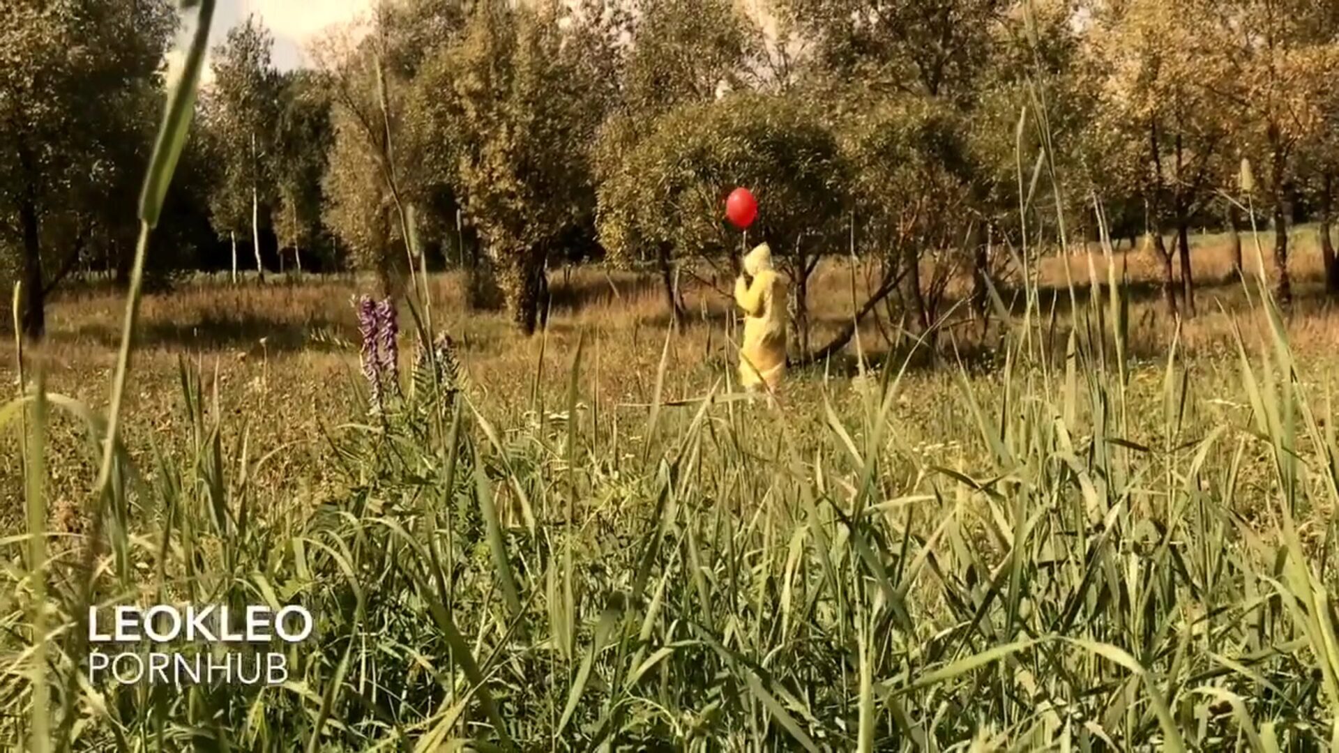 beverly marsh baise publique en plein air par clown pennywise teen cosplay leokleo