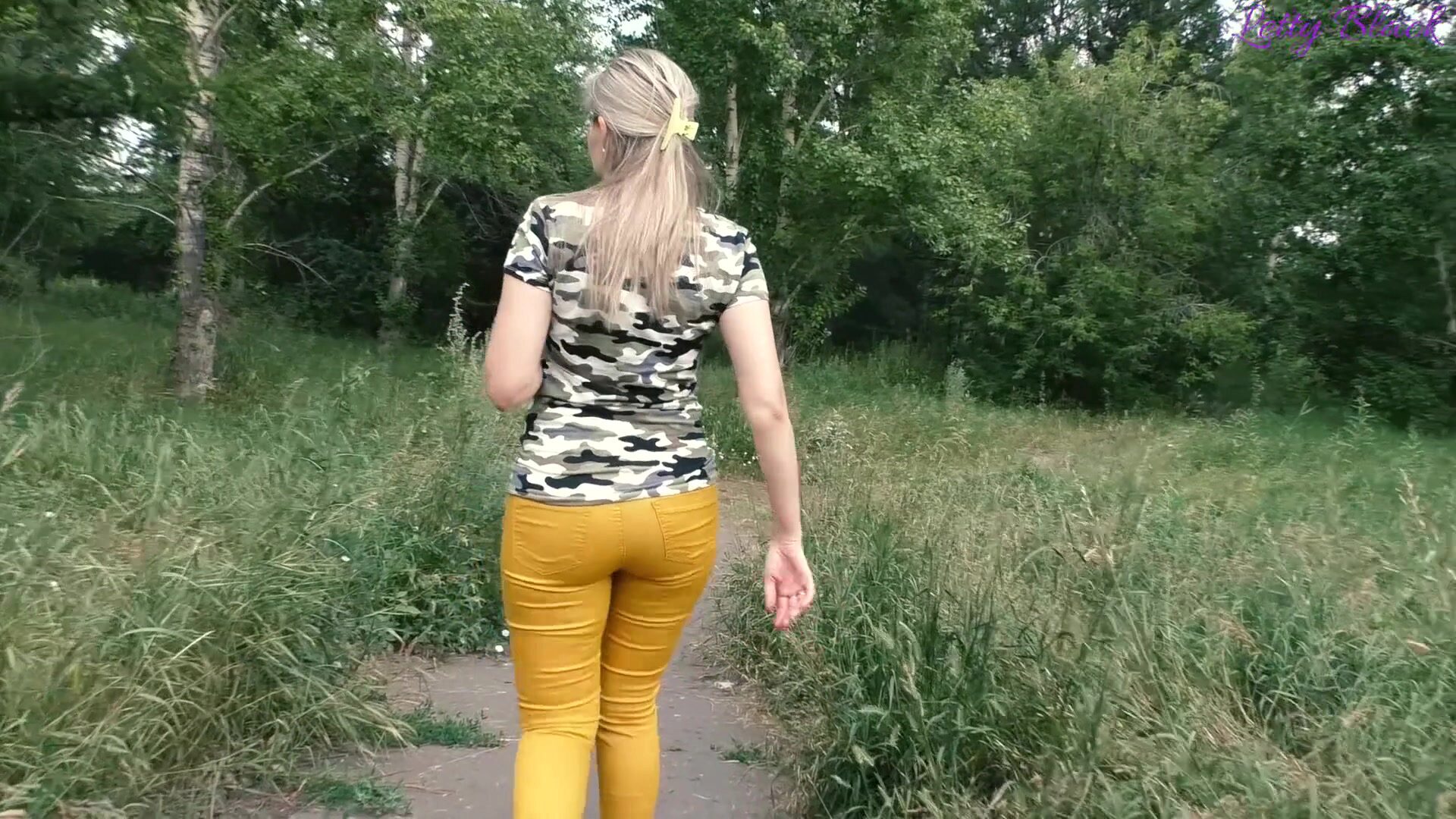 Быстрый секс с незнакомцем в парке - сперма в рот на улице