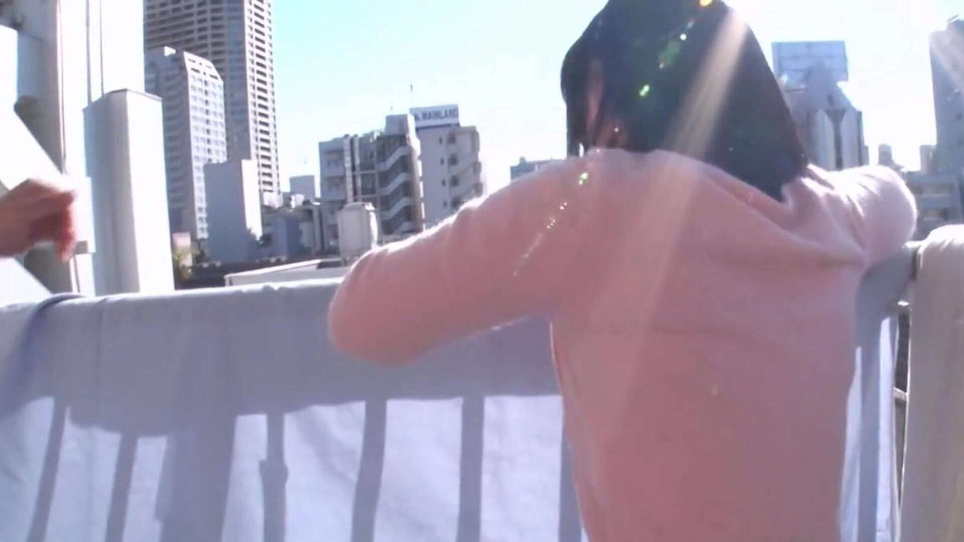 javhub adolescente giapponese in età legale pompato da dietro sul balcone