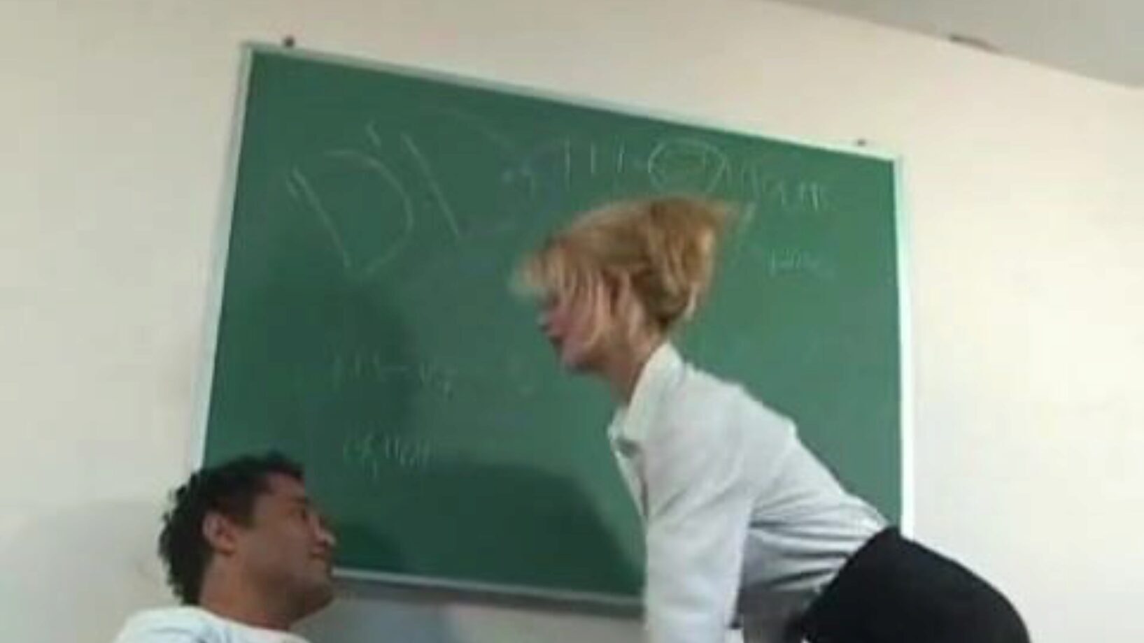 mijn leraren waren nooit zoals deze lange blonde lerares met grote borsten copuleert haar studente