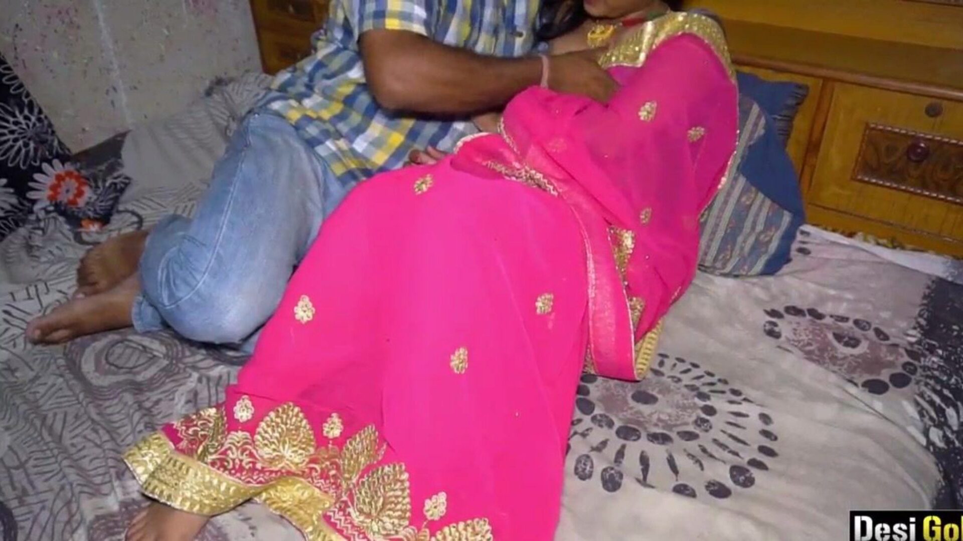 πρόσφατα παντρεμένο ινδικό bhabhi σεξ με τον εραστή
