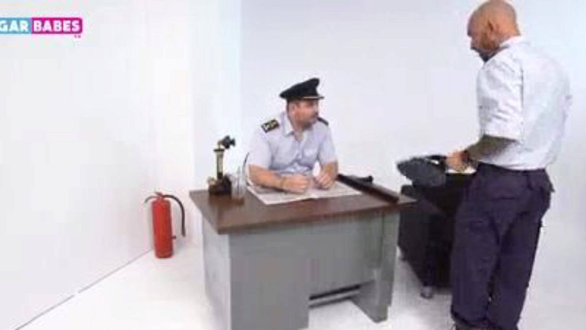 sugarbabestv: ضباط الشرطة اليونانية fuckfest مجنون