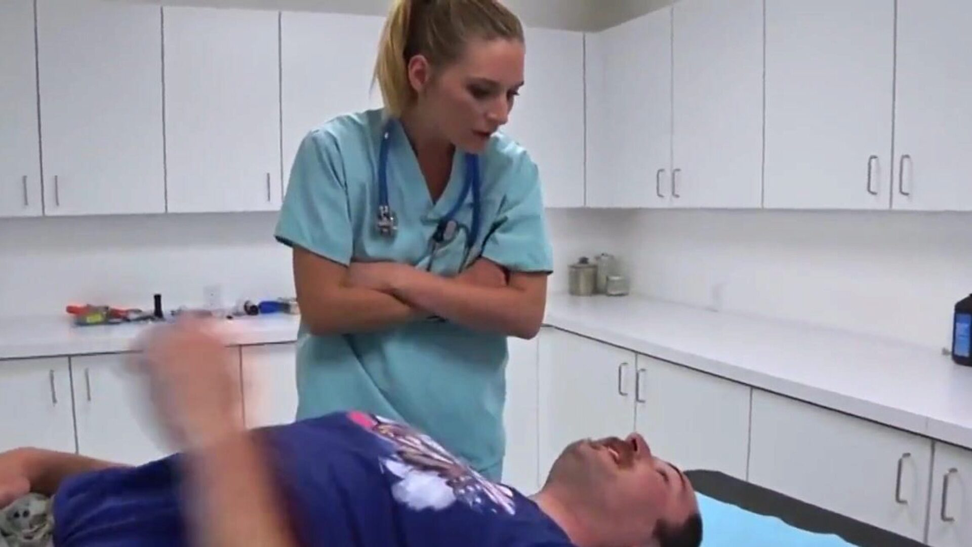 护士伸出援助之手：免费的金发碧眼的高清色情视频37-xhamster观看护士向xhamster免费提供一个手管的连接的电影场景，带有丰富的金发碧眼的灰机射液和免费的xnxc高清色情情节序列